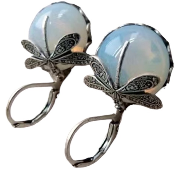 ‼️$7‼️Exquisite Silvery Dragonfly Synthetic Gem Earrings Elegant Style - Picture 3 of 4